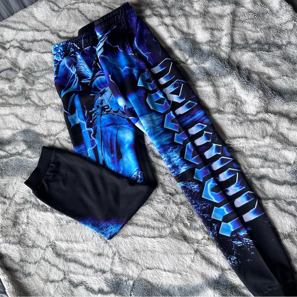 NWT Current mood ‘cityscape graphic’ sweats (xs)